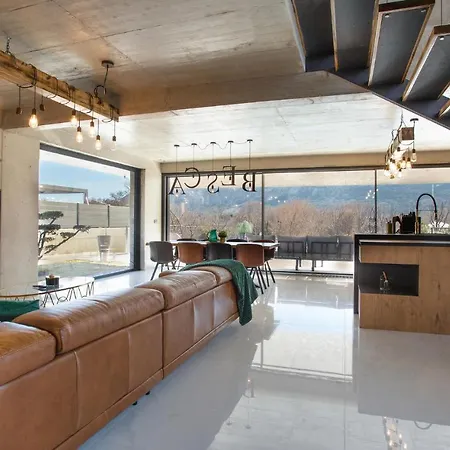 Сasa de vacaciones Lovely Home In Baska With Sauna *