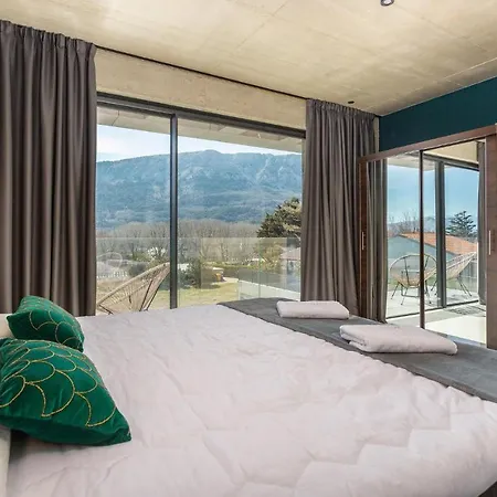 Сasa de vacaciones Lovely Home In Baska With Sauna