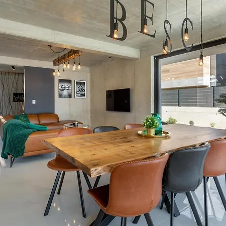 Сasa de vacaciones Lovely Home In Baska With Sauna